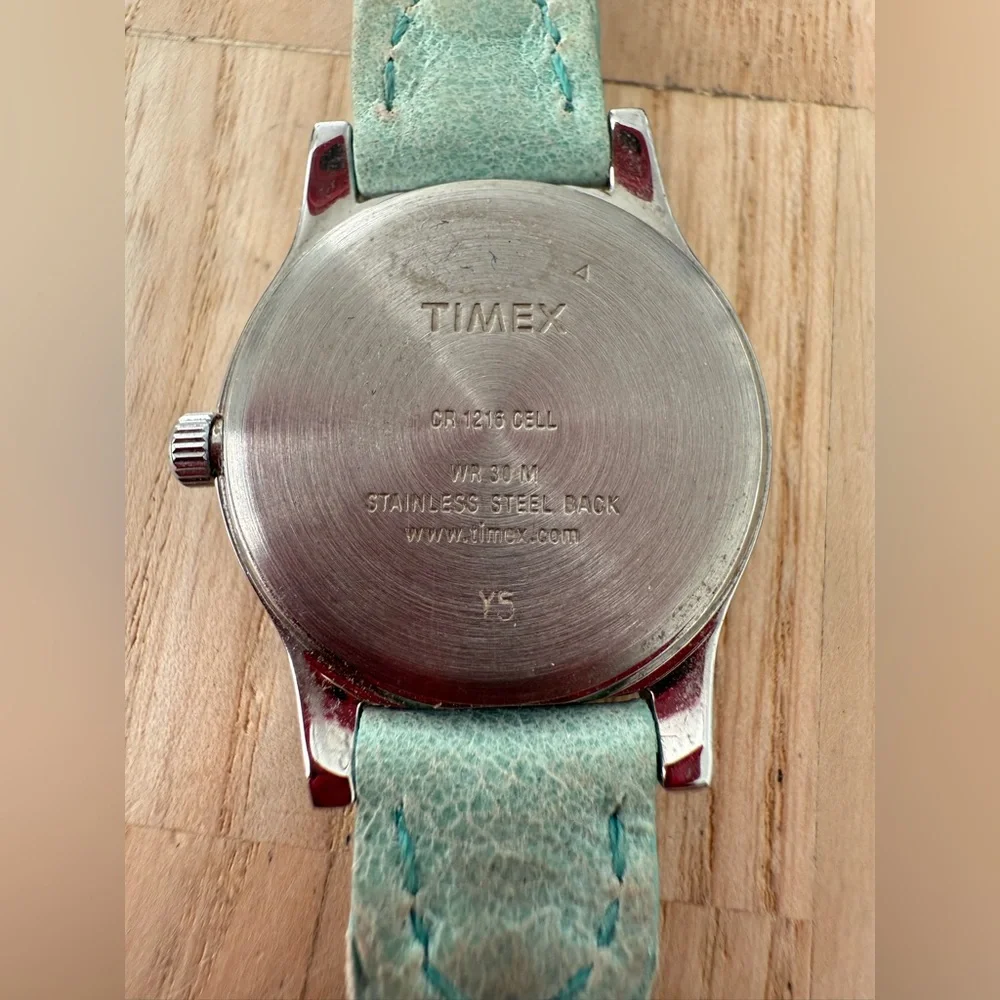 Timex ladies pale green leather strap watch NEW BATTERY